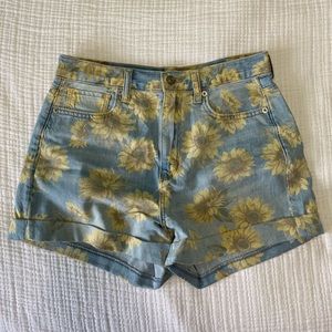 *Barely worn* American Eagle Size 4 Sunflower Jean Shorts